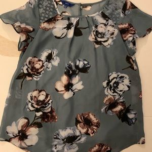 ✨MOVING SALE✨ Cap sleeve blouse